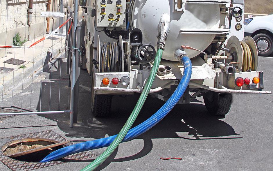 camion pompage assainissement Puteaux